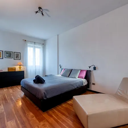 Apartment Book House A *
